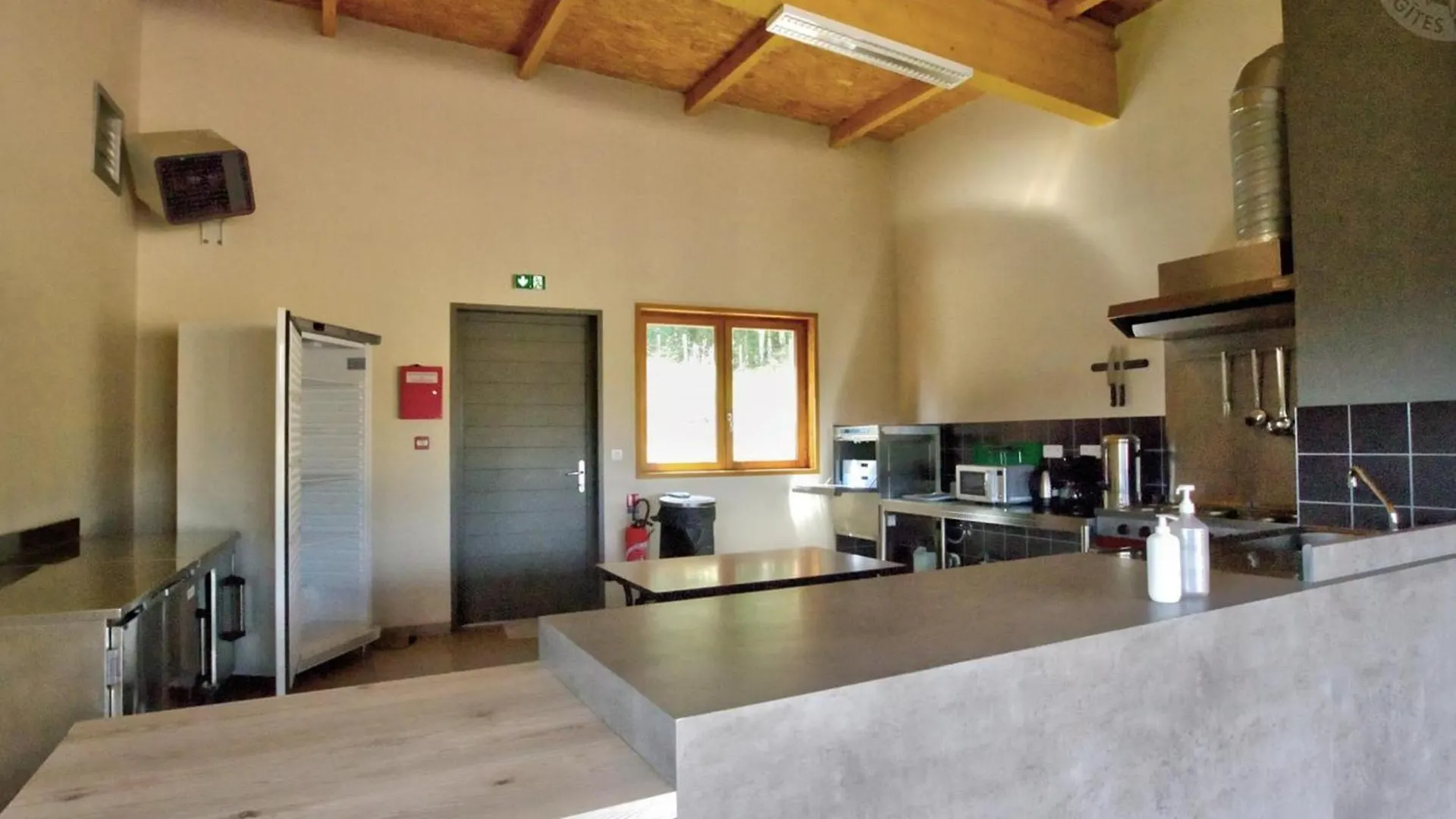 Holiday home Chalet 2 Chambres Avec Acces Pmr, Terrasse Privee, Piscine, Activites Plein Air. - Fr-1-496-246 Saint-Rirand
