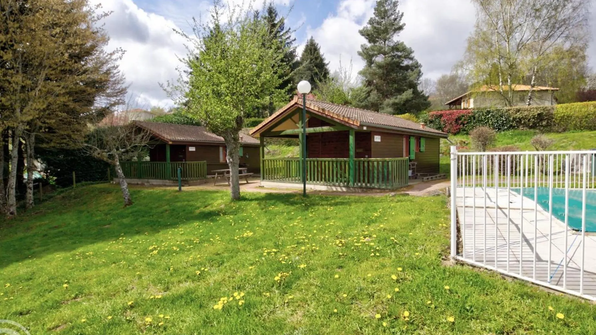 Chalet 2 Chambres Avec Acces Pmr, Terrasse Privee, Piscine, Activites Plein Air. - Fr-1-496-246 Saint-Rirand France