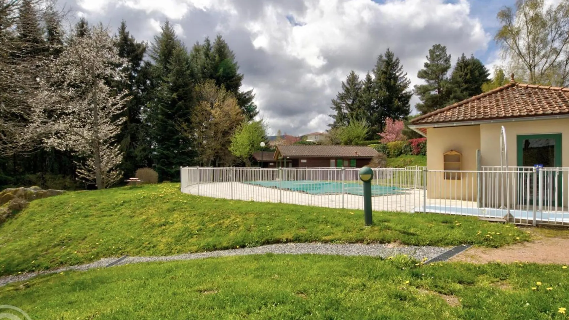 Chalet 2 Chambres Avec Acces Pmr, Terrasse Privee, Piscine, Activites Plein Air. - Fr-1-496-246 Saint-Rirand Holiday home